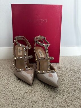Valentino Garavani Nude Patent Leather Rockstud Multi-Strap Pumps. Like NEW
